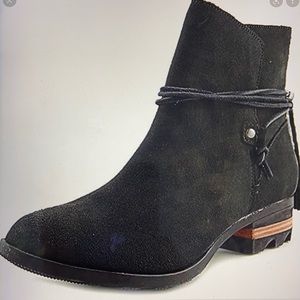 Sorel Farah Short Black Boots Size 9.5